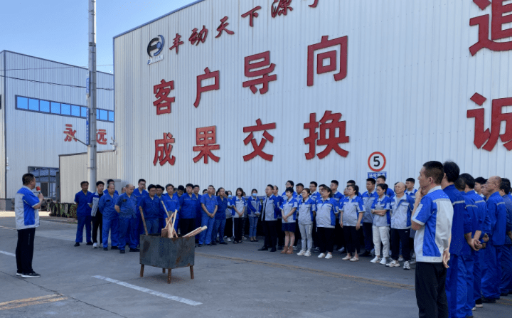 6月30日上午，章丘丰源机械有限公司组织开展了一次全面的卫生大扫除绿化活动。